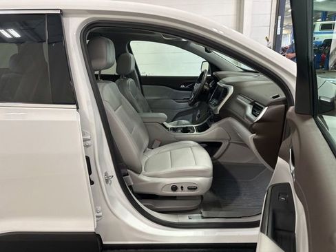 Used 2023 GMC Acadia SLT w/ Preferred Package FWD image 13