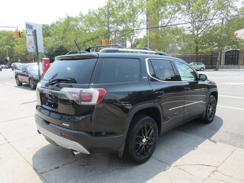 Used 2018 GMC Acadia SLT w/ LPO, Black Accent Package AWD/4WD image 4