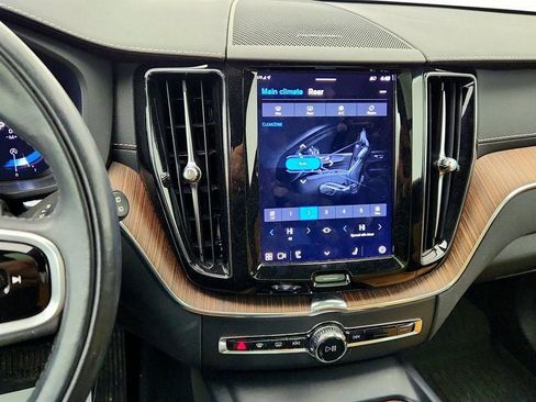 Used 2022 Volvo XC60 B5 Inscription w/ Climate Package image 16