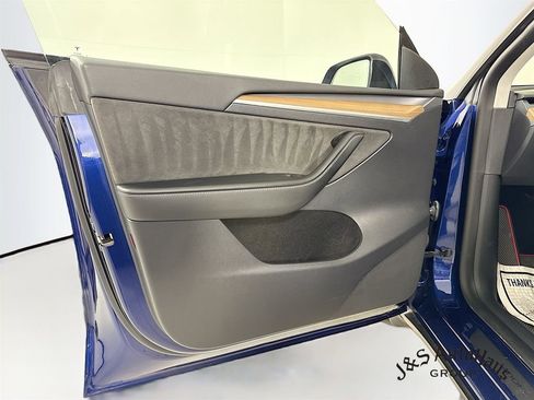 Used 2023 Tesla Model Y Long Range image 23