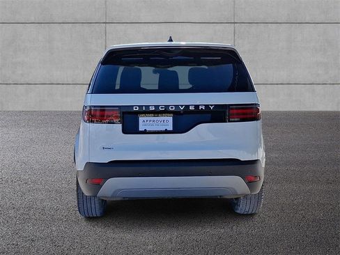 Used 2025 Land Rover Discovery S image 4