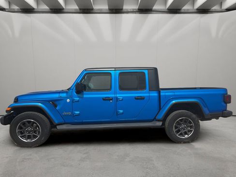 Used 2020 Jeep Gladiator Overland image 2