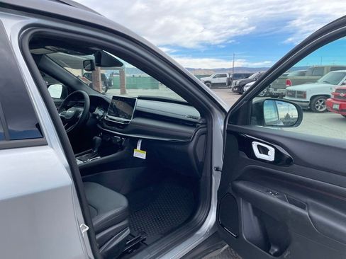 Certified 2024 Jeep Compass Trailhawk w/ Trailhawk Convenience Group AWD/4WD image 25