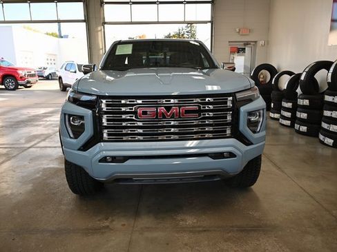 Used 2025 GMC Canyon Denali image 2