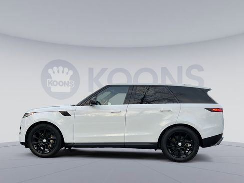 Used 2025 Land Rover Range Rover Sport SE image 2