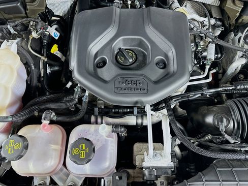 Used 2022 Jeep Grand Cherokee Overland w/ Luxury Tech Group IV image 35