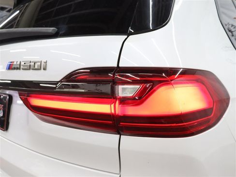 Used 2022 BMW X7 M50i AWD/4WD image 11