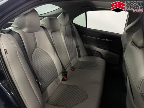 Used 2020 Toyota Camry SE w/ Convenience Package FWD image 17