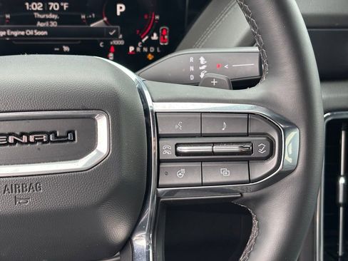 Used 2025 GMC Yukon XL Denali AWD/4WD image 18