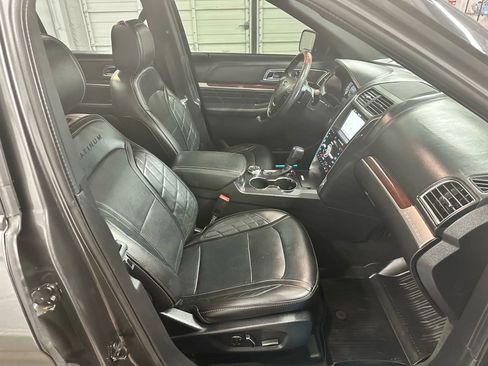 Used 2018 Ford Explorer Platinum image 31