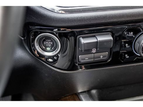 Used 2024 Chevrolet Silverado 2500 High Country w/ High Country Premium Package image 37