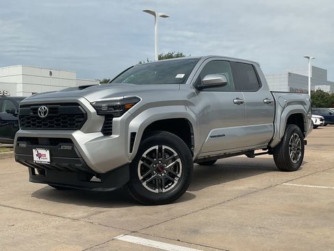Used 2024 Toyota Tacoma TRD Sport RWD image 2