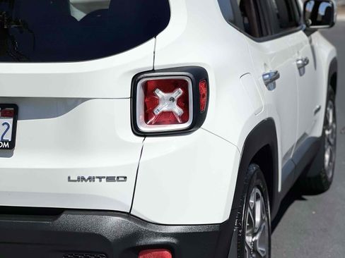 Used 2017 Jeep Renegade Limited FWD image 17