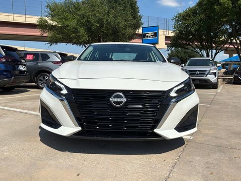 Used 2025 Nissan Altima 2.5 SV FWD image 4