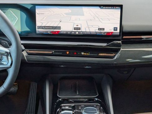 Certified 2025 BMW 530i image 27