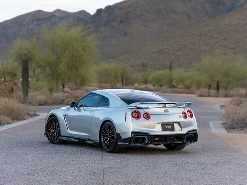 Used 2024 Nissan GT-R Premium w/ Floor Mat Package AWD/4WD image 19
