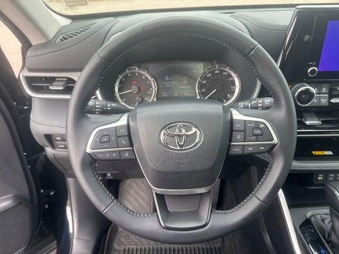 Used 2023 Toyota Highlander XLE image 27
