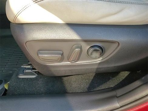 Used 2021 Toyota RAV4 XLE Premium image 12