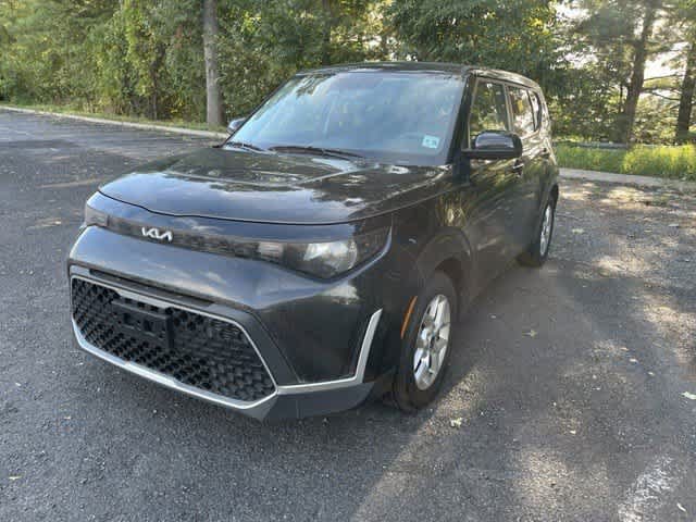 Used 2024 Kia Soul LX w/ Option Group 015 FWD image 1