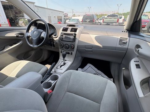 Used 2013 Toyota Corolla LE FWD image 17