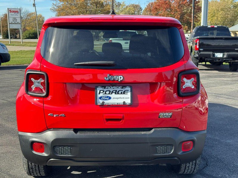 Used 2023 Jeep Renegade Latitude AWD/4WD image 5