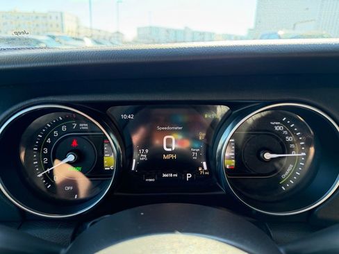 Used 2023 Jeep Wrangler Unlimited Sahara w/ Cold Weather Group image 9