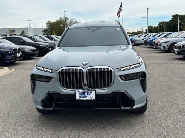 Used 2024 BMW X7 xDrive40i w/ Executive Package AWD/4WD image 3