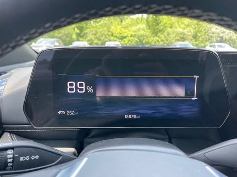 Used 2024 Chevrolet Blazer EV LT AWD/4WD image 9