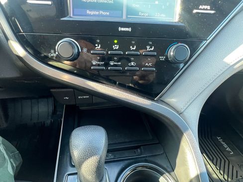 Used 2020 Toyota Camry LE FWD image 14