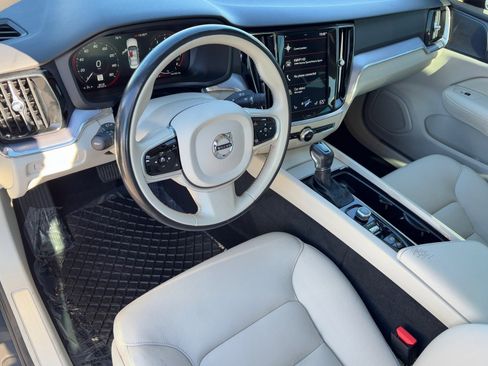 Used 2020 Volvo S60 T6 Momentum image 18