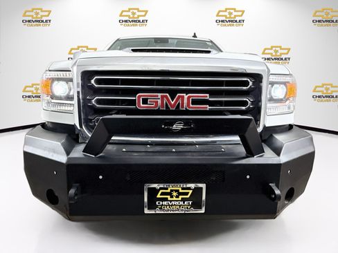 Used 2019 GMC Sierra 2500 SLT w/ Duramax Plus Package AWD/4WD image 2