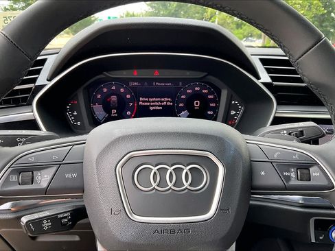 Certified 2025 Audi Q3 2.0T Premium w/ Convenience Package AWD/4WD image 33