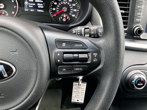 Used 2018 Kia Sorento LX image 11