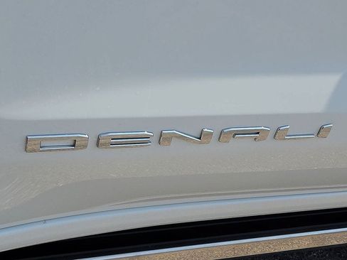 Used 2023 GMC Sierra 1500 Denali w/ Technology Package AWD/4WD image 10