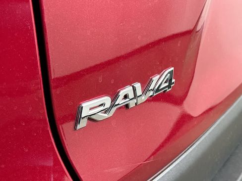 Used 2021 Toyota RAV4 LE image 7