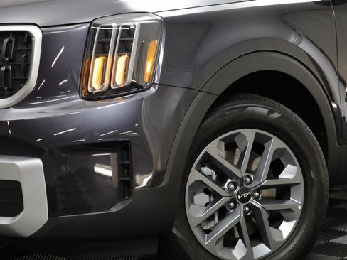 Used 2025 Kia Telluride LX image 3