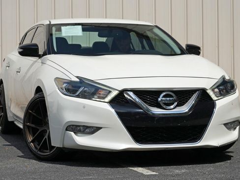 Used 2017 Nissan Maxima SR w/ Midnight Edition FWD image 2
