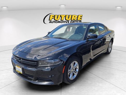 Used 2022 Dodge Charger SXT w/ Leather Interior Group RWD image 3