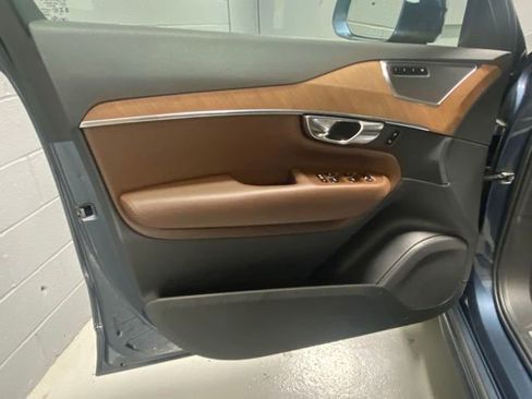Certified 2025 Volvo XC90 B5 Plus AWD/4WD image 7