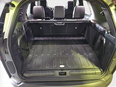 New 2025 Land Rover Discovery S image 12