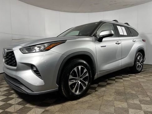Used 2020 Toyota Highlander XLE image 1