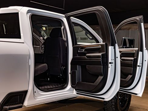 Used 2024 Chevrolet Silverado 3500 LT w/ Convenience Package image 31