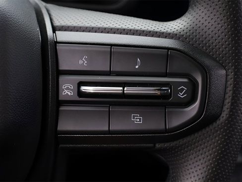 Used 2024 Chevrolet Colorado Trail Boss w/ Technology Package image 17