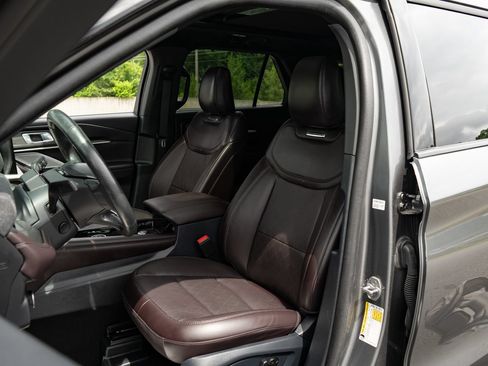 Used 2025 Ford Explorer Platinum AWD/4WD image 15