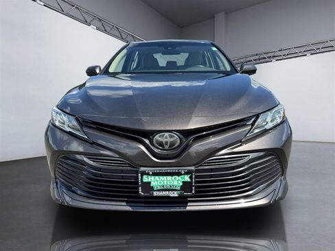 Used 2018 Toyota Camry LE FWD image 10