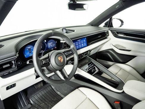 New 2026 Porsche Macan 4 Electric AWD/4WD image 4