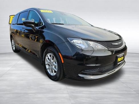 Used 2023 Chrysler Voyager LX FWD image 6
