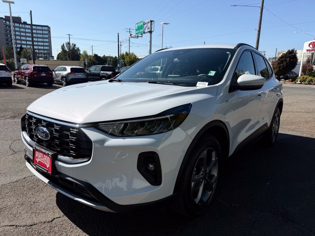 Used 2025 Ford Escape ST-Line Select AWD/4WD image 4