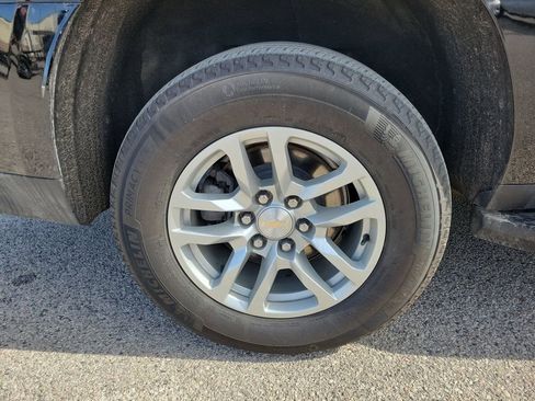 Used 2024 Chevrolet Suburban LT image 5