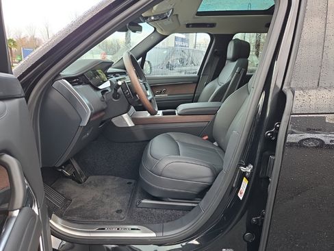 New 2025 Land Rover Range Rover SE image 4